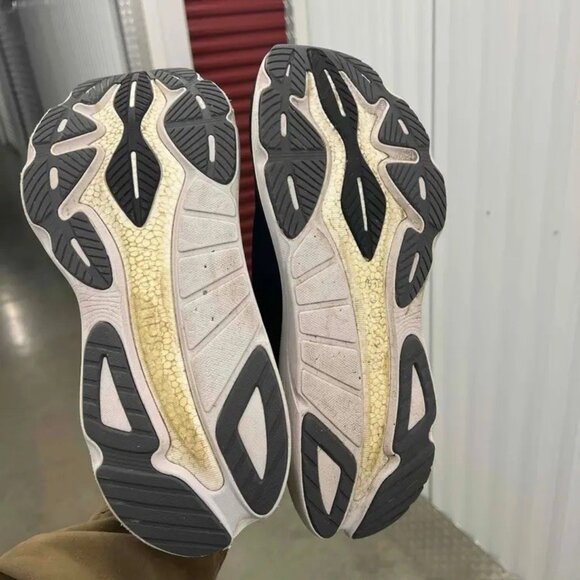 Saucony Hurricane 24 Wide 'Black Carbon S20934100 Size 11 men used no box - Picture 7 of 8